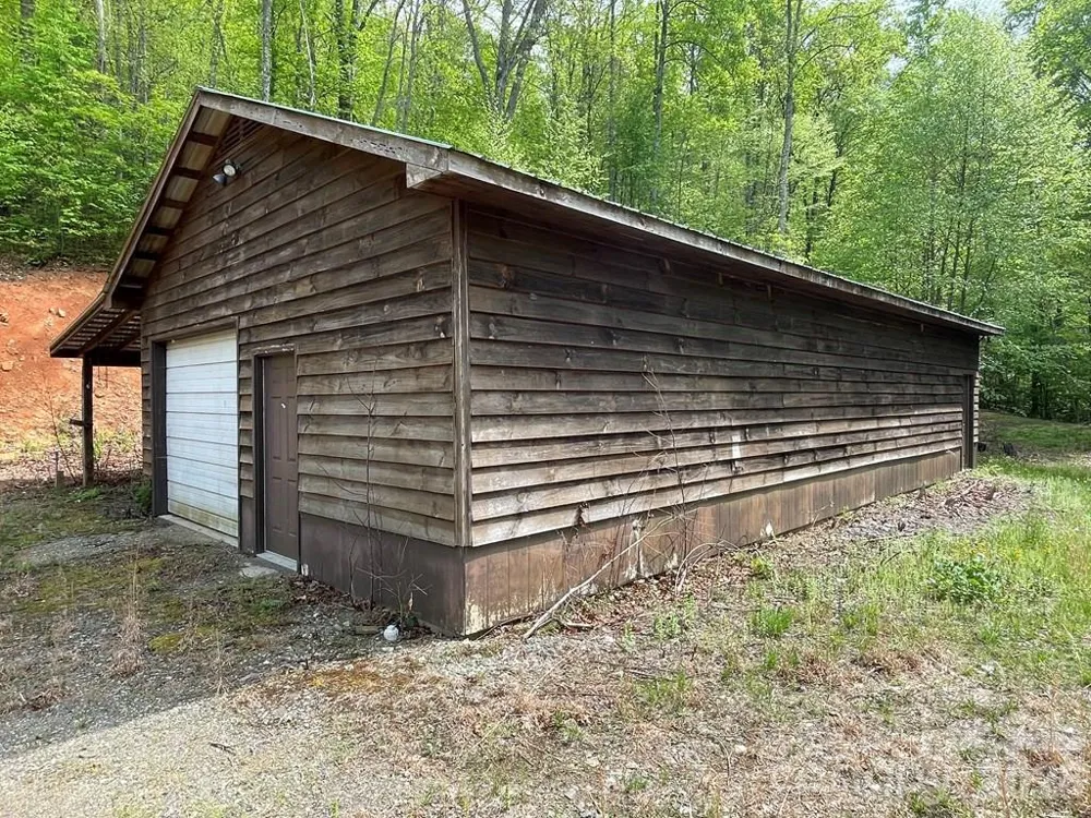 930 Copperhead Cove Sylva, NC 28779