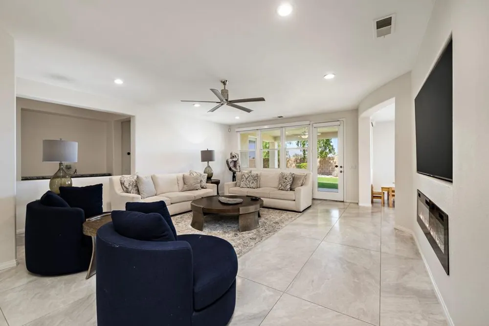 41372 Gaslight Avenue Bermuda Dunes, CA 92203