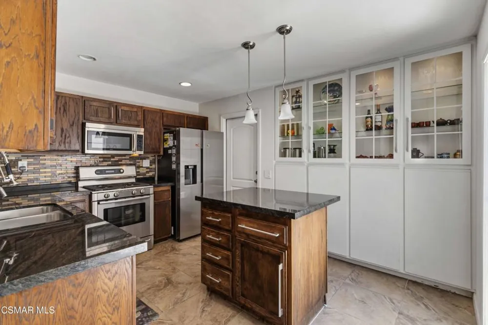 692 Via Colinas Westlake Village, CA 91362