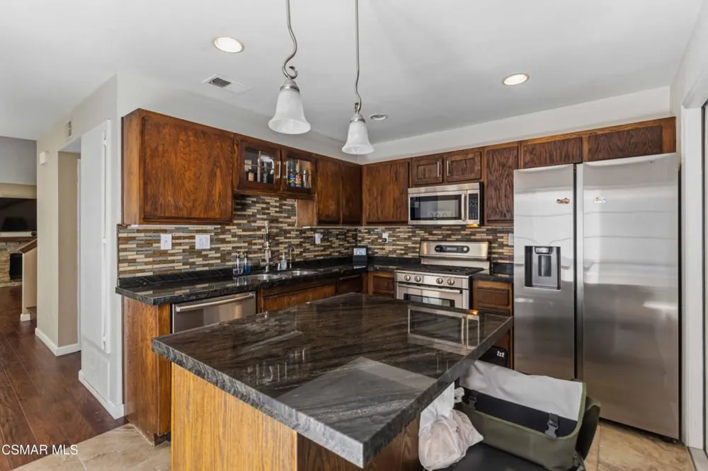 692 Via Colinas Westlake Village, CA 91362