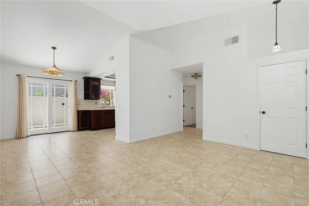 6818 Poppyview Drive Oak Park, CA 91377