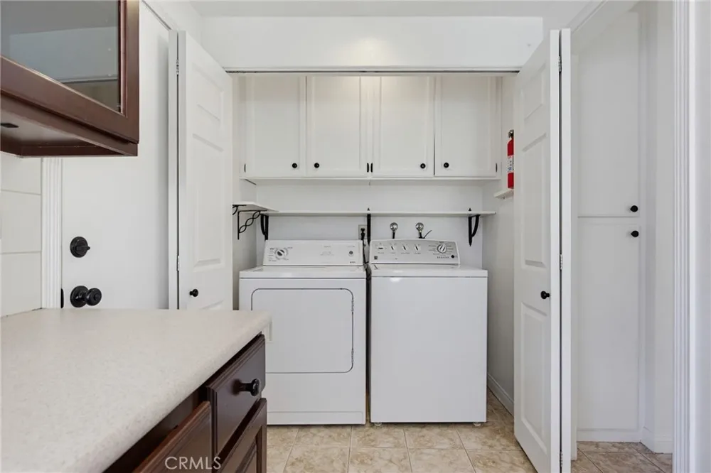 6818 Poppyview Drive Oak Park, CA 91377