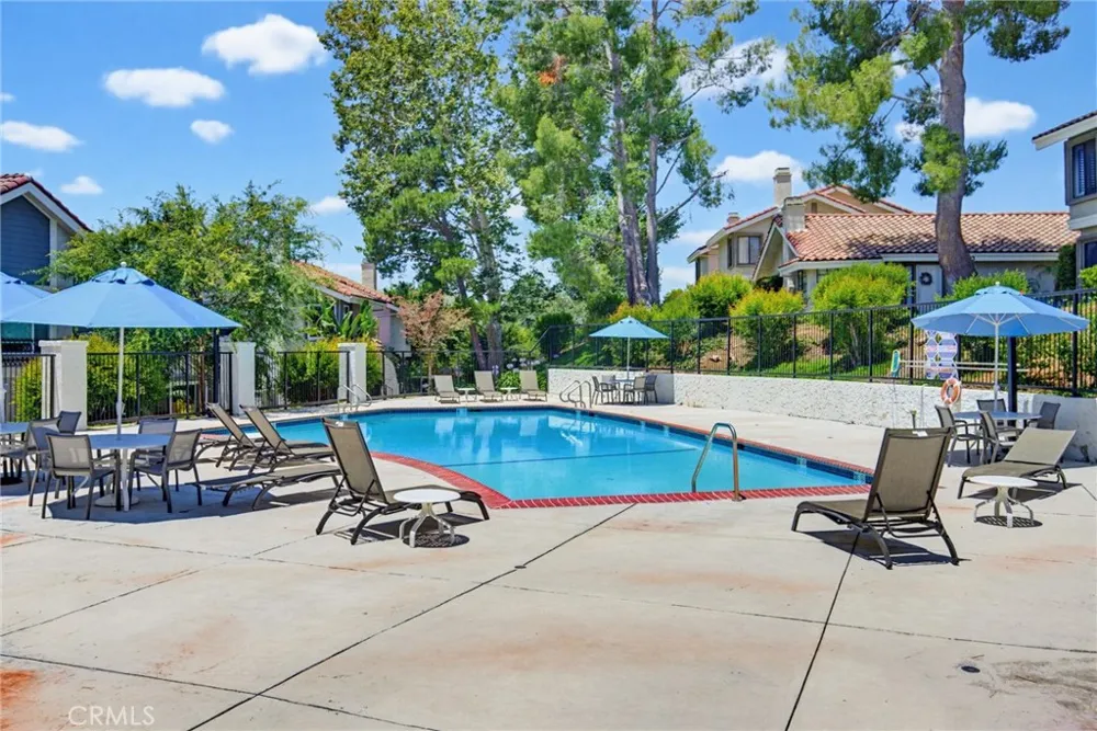 6818 Poppyview Drive Oak Park, CA 91377