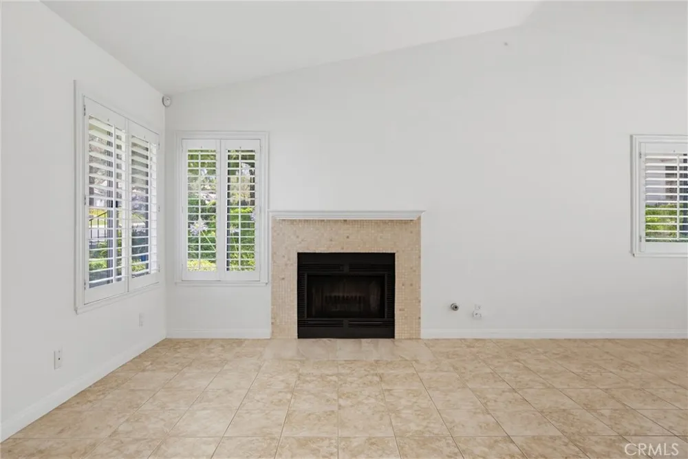 6818 Poppyview Drive Oak Park, CA 91377