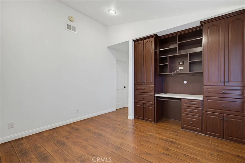 6818 Poppyview Drive Oak Park, CA 91377