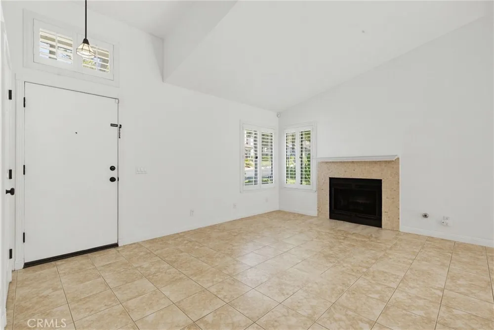 6818 Poppyview Drive Oak Park, CA 91377
