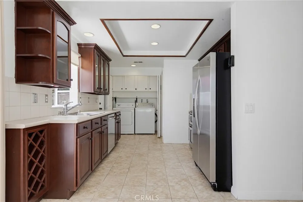 6818 Poppyview Drive Oak Park, CA 91377