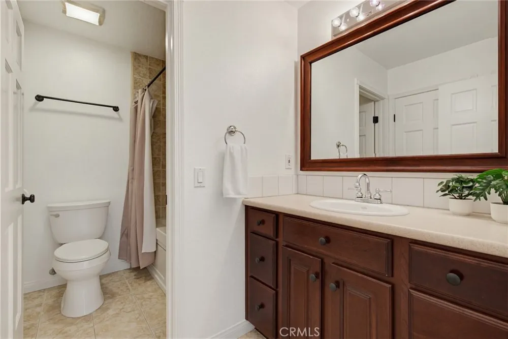 6818 Poppyview Drive Oak Park, CA 91377