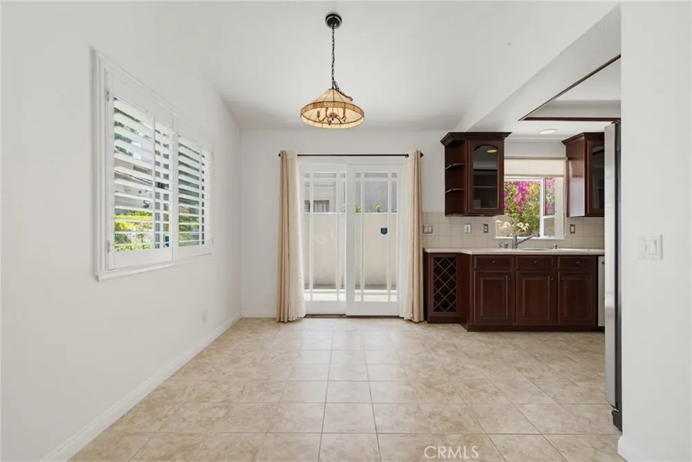 6818 Poppyview Drive Oak Park, CA 91377
