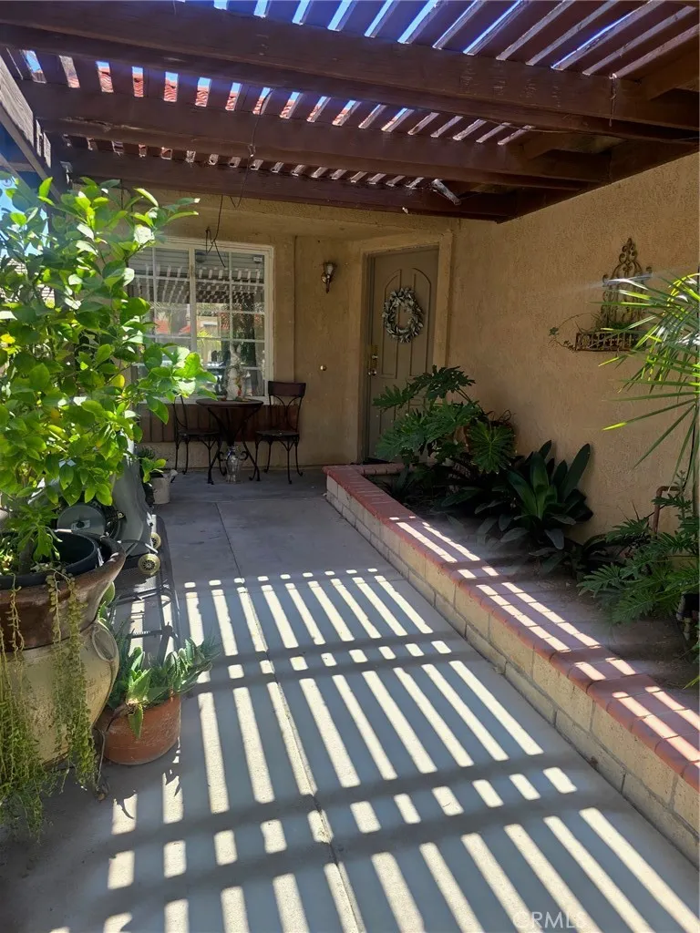 1529 Apple Creek Perris, CA 92571