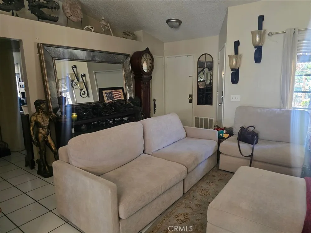 1529 Apple Creek Perris, CA 92571