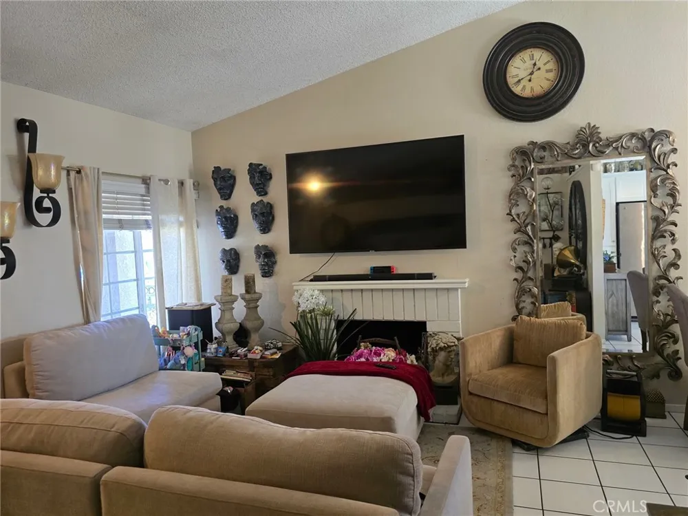 1529 Apple Creek Perris, CA 92571