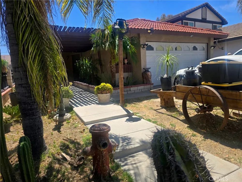 1529 Apple Creek Perris, CA 92571