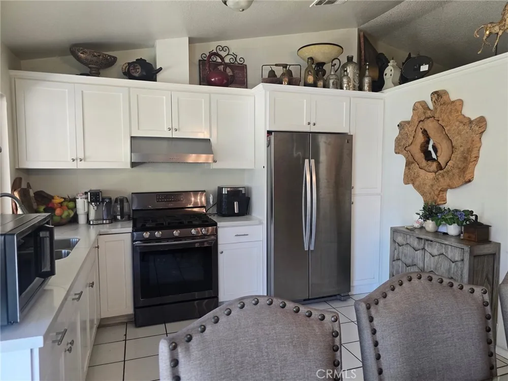 1529 Apple Creek Perris, CA 92571