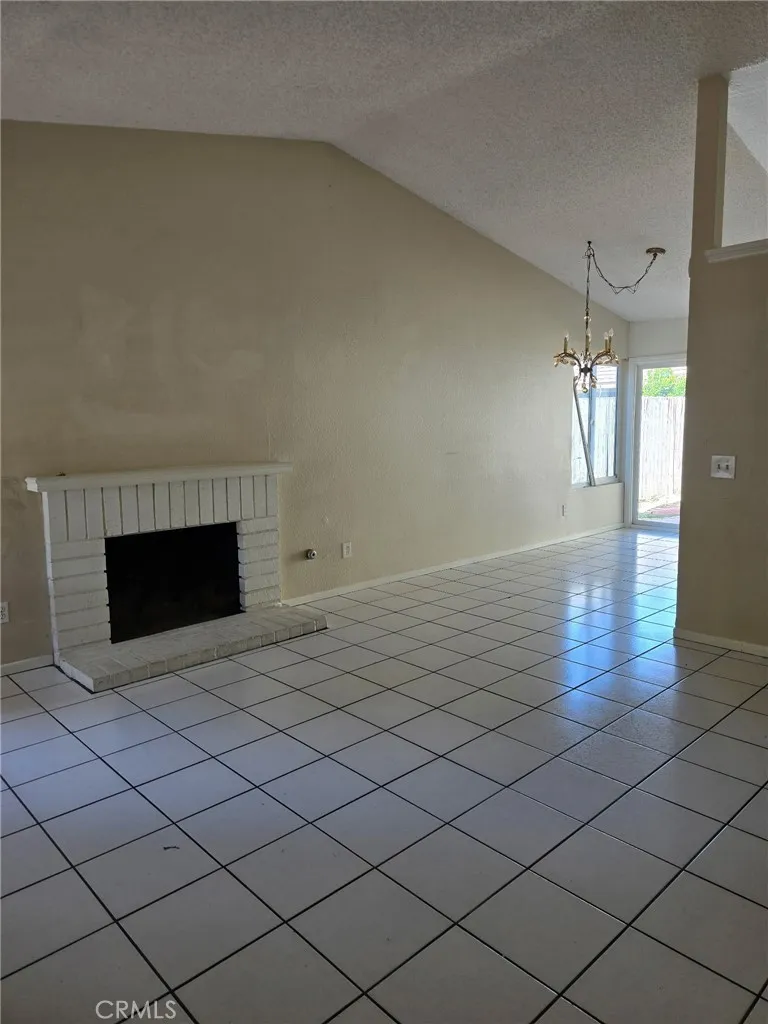 1529 Apple Creek Perris, CA 92571