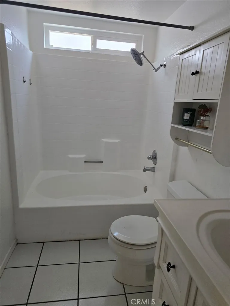 1529 Apple Creek Perris, CA 92571