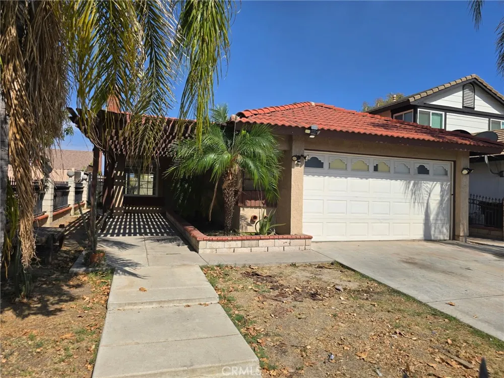 1529 Apple Creek Perris, CA 92571