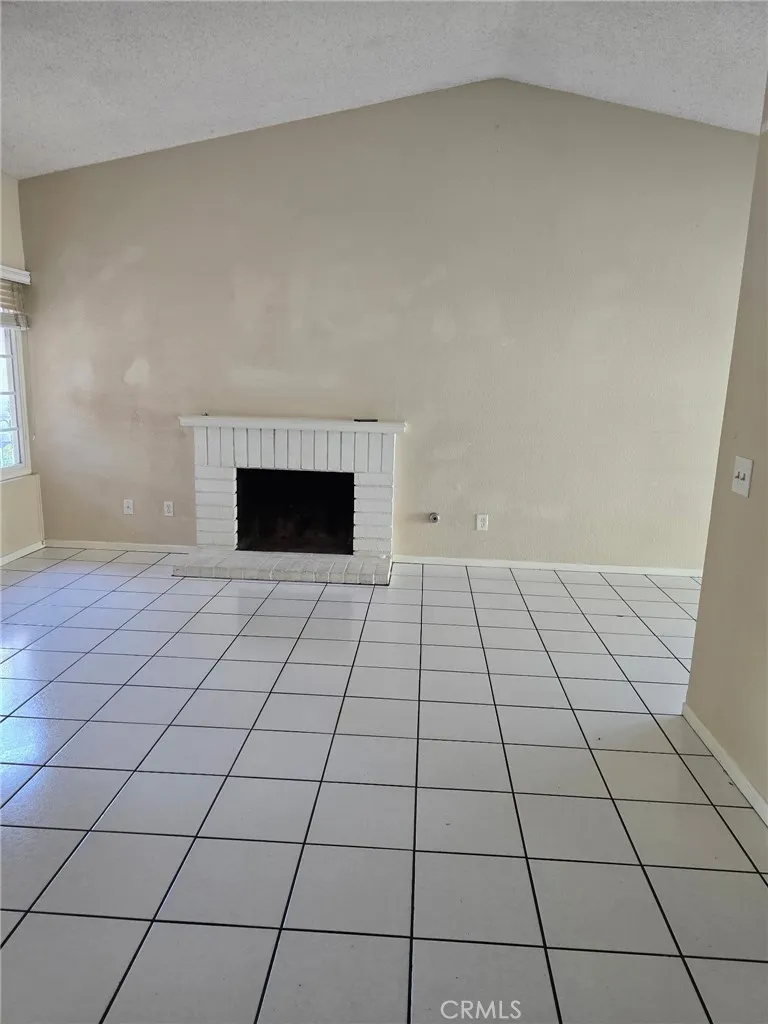 1529 Apple Creek Perris, CA 92571