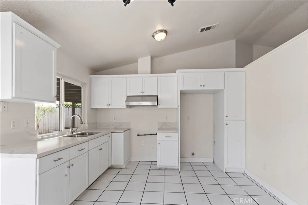 1529 Apple Creek Perris, CA 92571