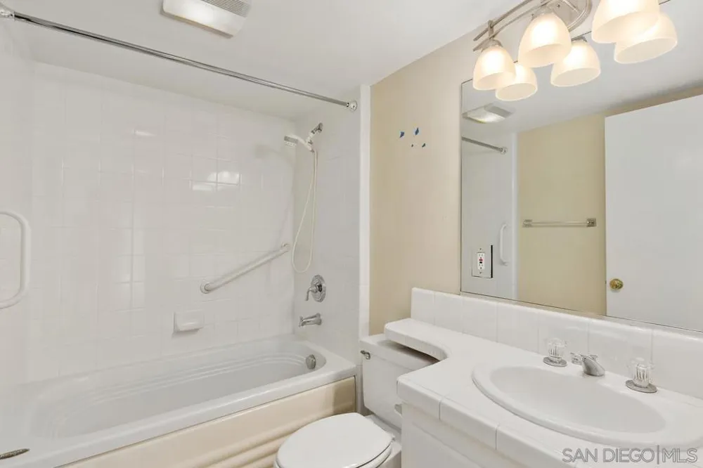 2097 Caminito Capa La Jolla, CA 92037