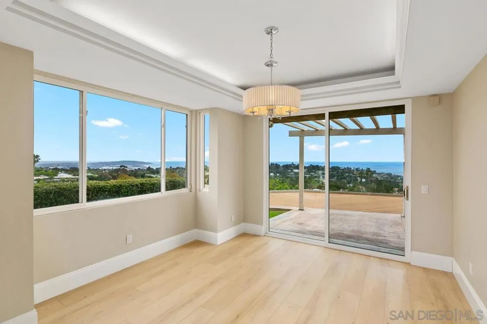 2097 Caminito Capa La Jolla, CA 92037