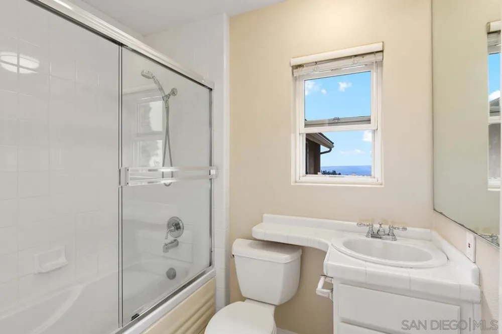 2097 Caminito Capa La Jolla, CA 92037