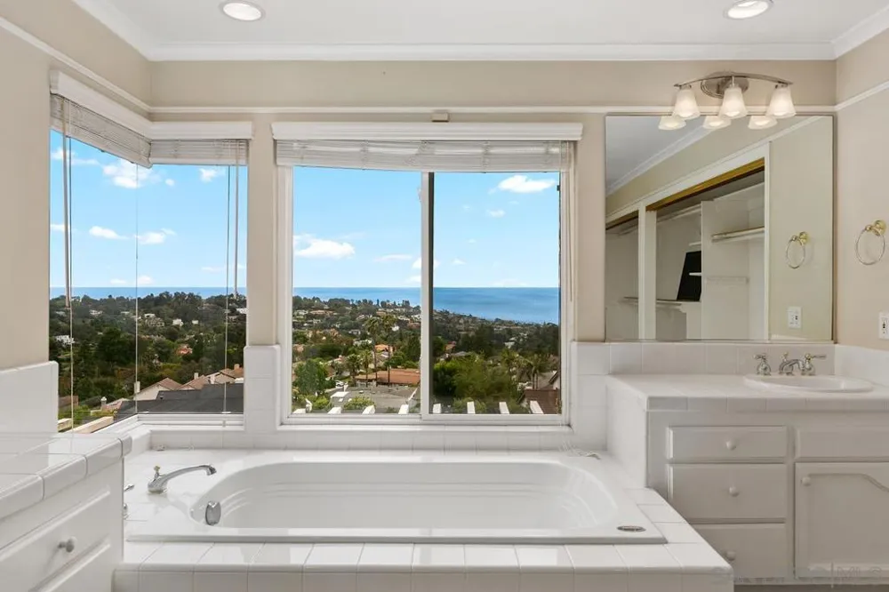 2097 Caminito Capa La Jolla, CA 92037