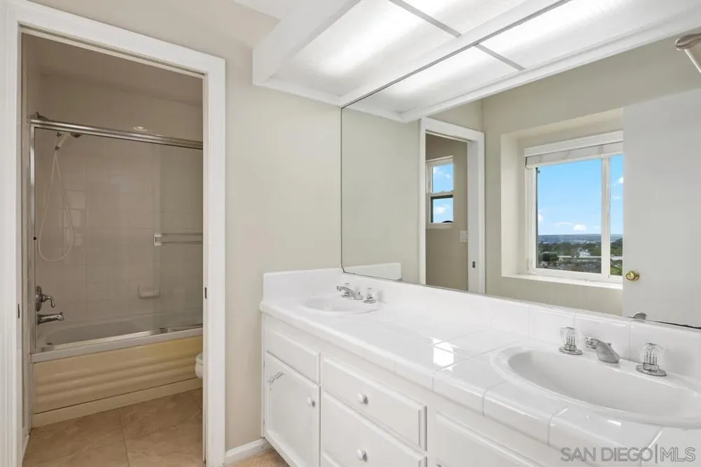 2097 Caminito Capa La Jolla, CA 92037