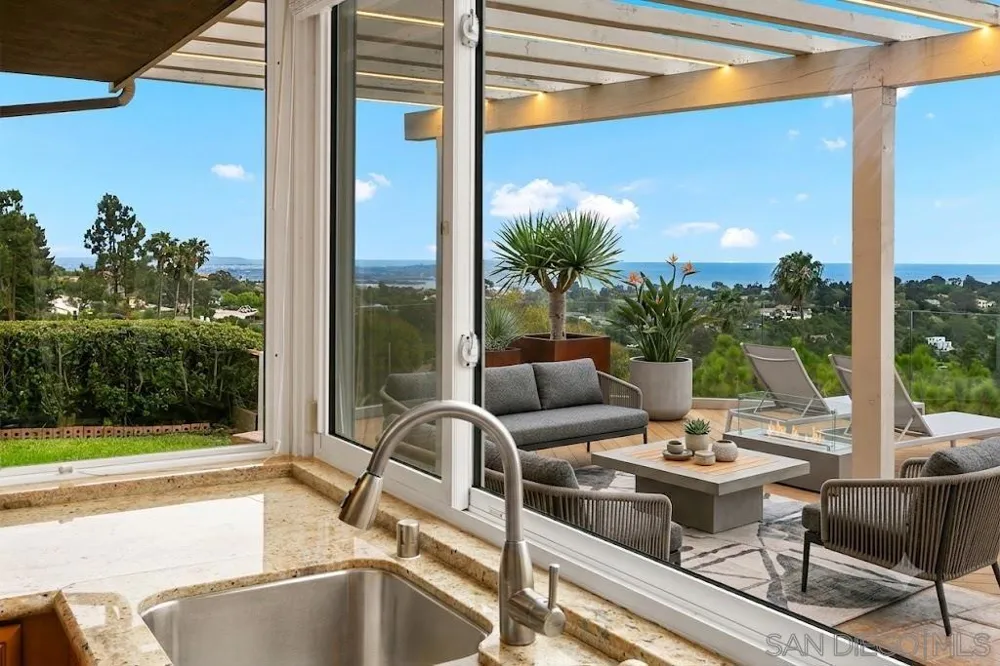 2097 Caminito Capa La Jolla, CA 92037