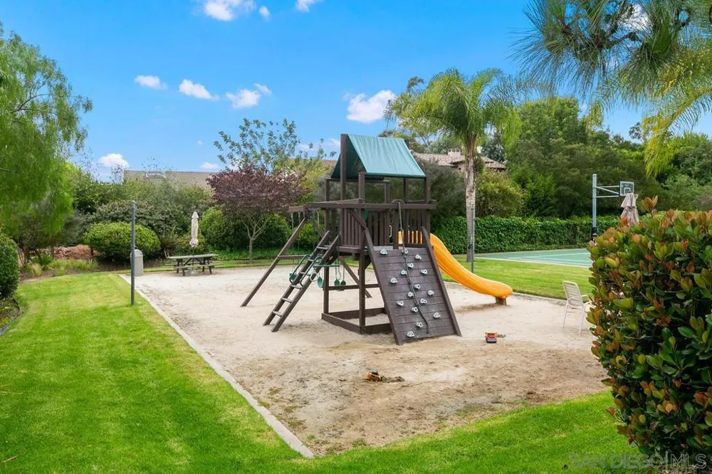 2097 Caminito Capa La Jolla, CA 92037