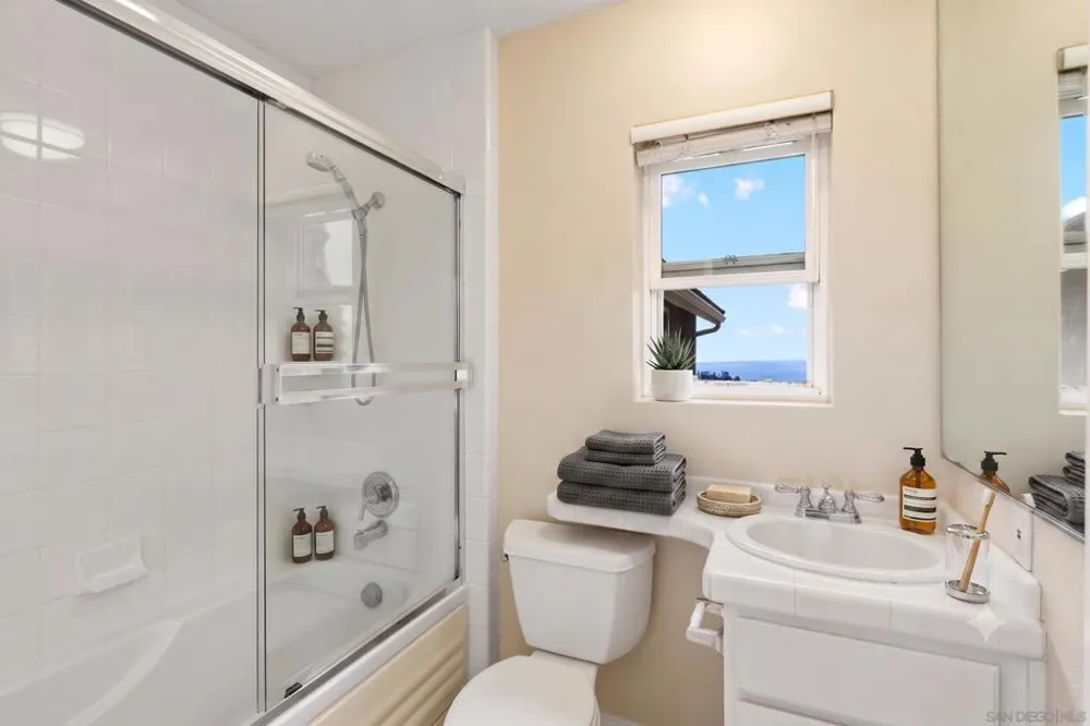 2097 Caminito Capa La Jolla, CA 92037