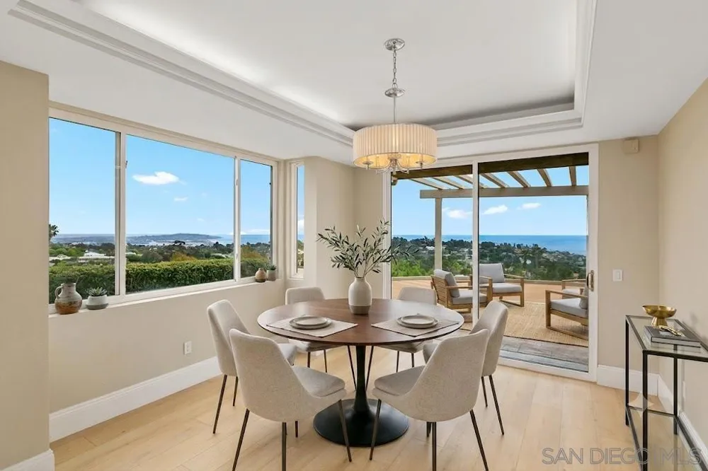 2097 Caminito Capa La Jolla, CA 92037