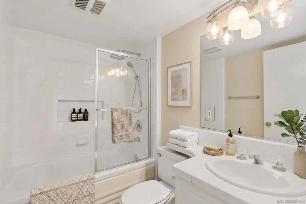 2097 Caminito Capa La Jolla, CA 92037