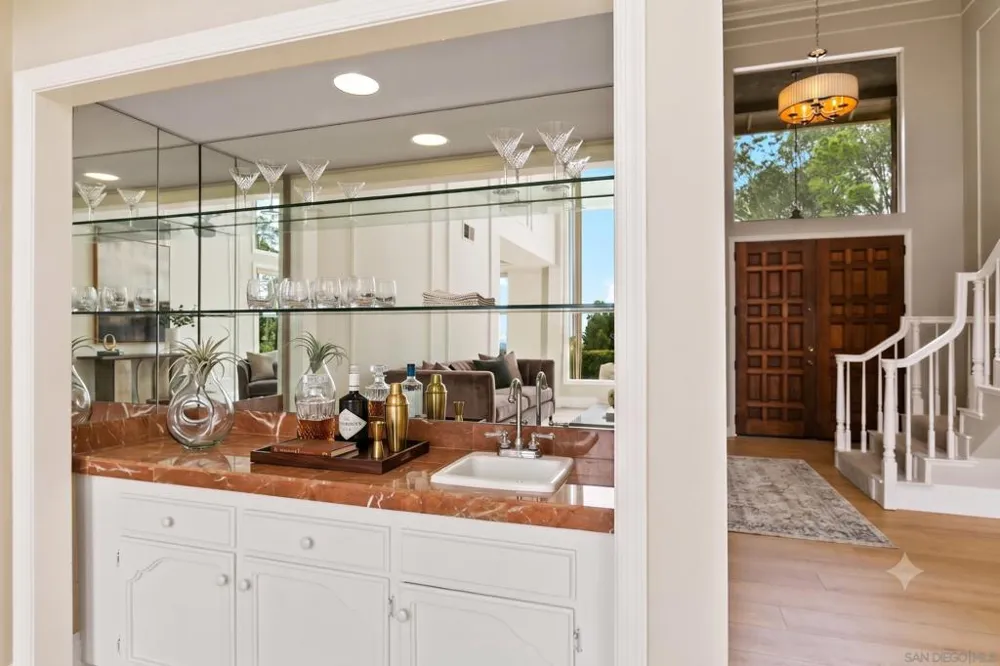 2097 Caminito Capa La Jolla, CA 92037
