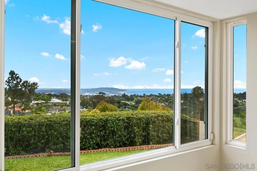 2097 Caminito Capa La Jolla, CA 92037