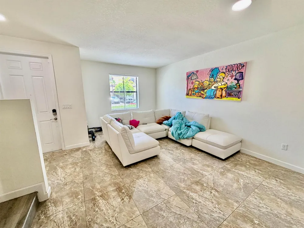 10490 W 33rd Way Hialeah, FL 33018
