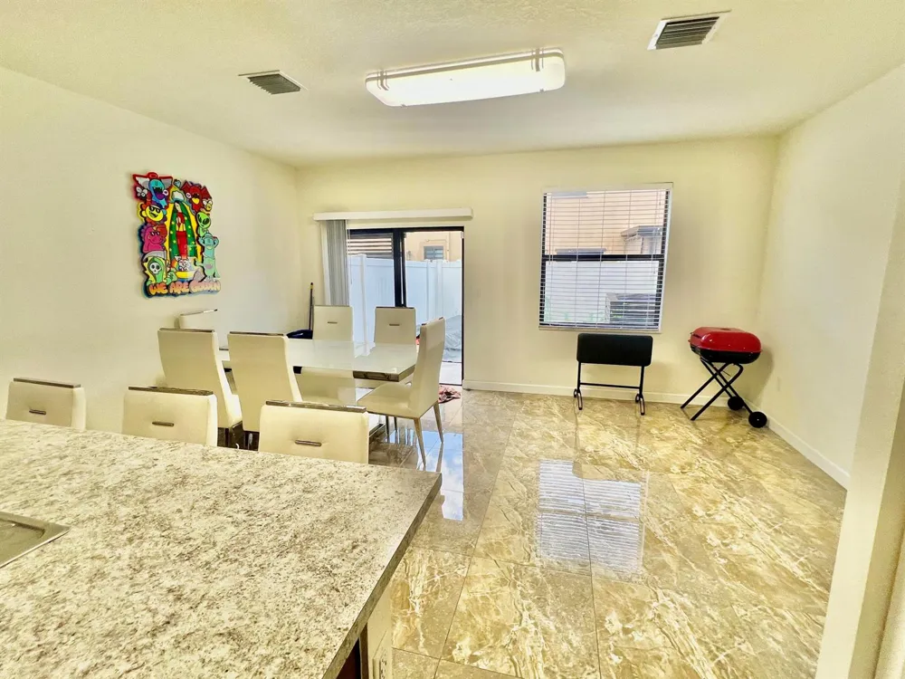 10490 W 33rd Way Hialeah, FL 33018