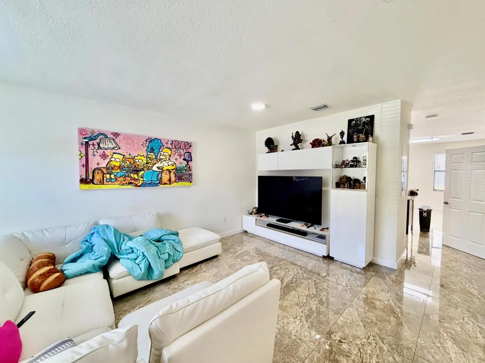 10490 W 33rd Way Hialeah, FL 33018