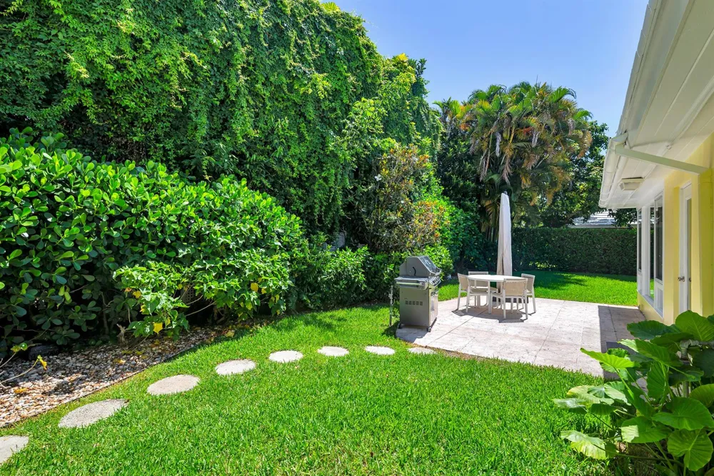 241 Via Linda Palm Beach, FL 33480