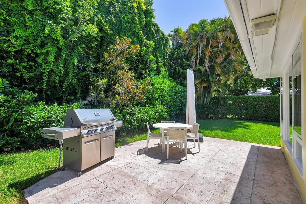 241 Via Linda Palm Beach, FL 33480