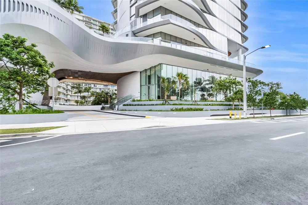 175 SE 25 Rd #1103 Miami, FL 33129