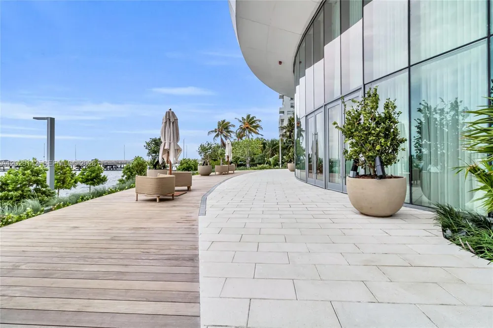 175 SE 25 Rd #1103 Miami, FL 33129
