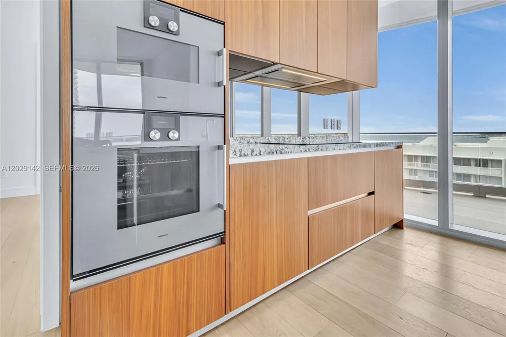 175 SE 25 Rd #1103 Miami, FL 33129