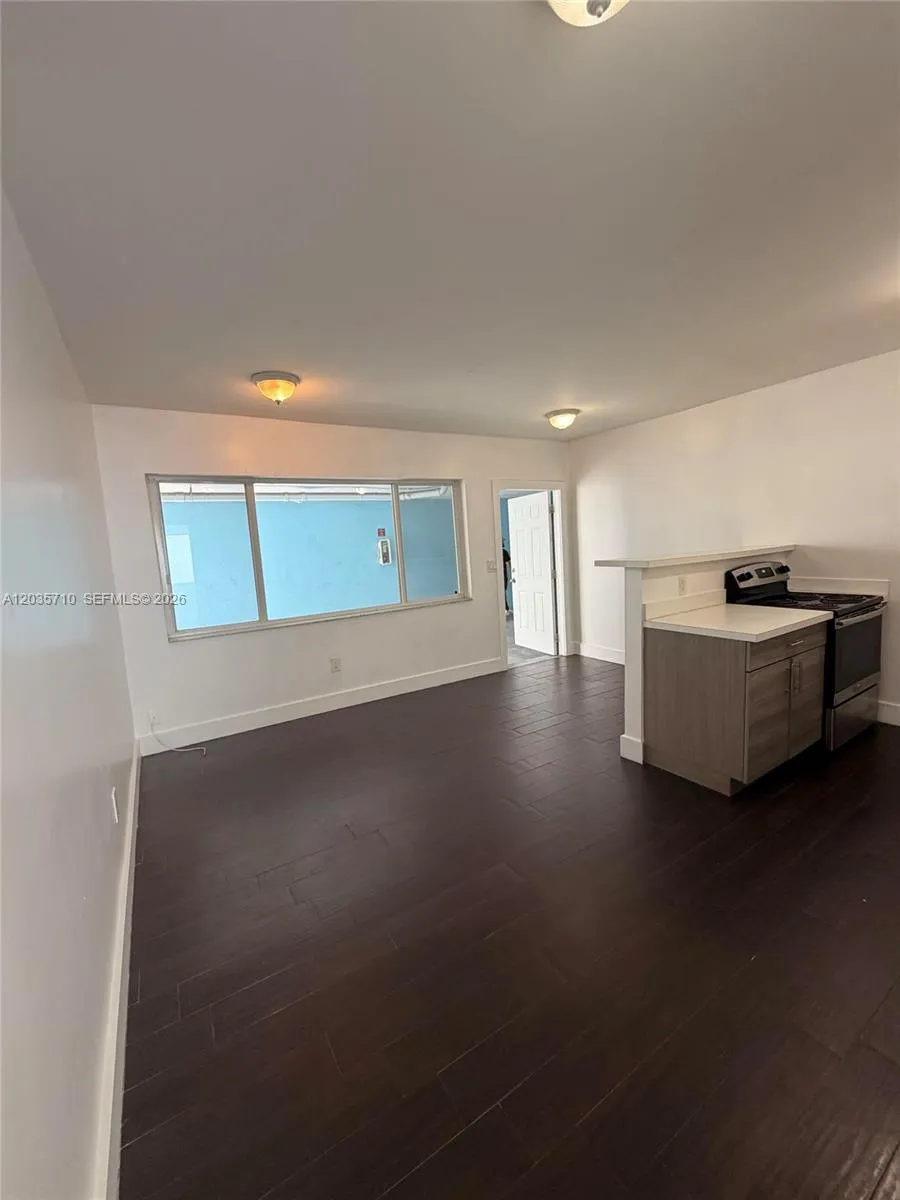 1040 NW 3rd Ave #5 Miami, FL 33136
