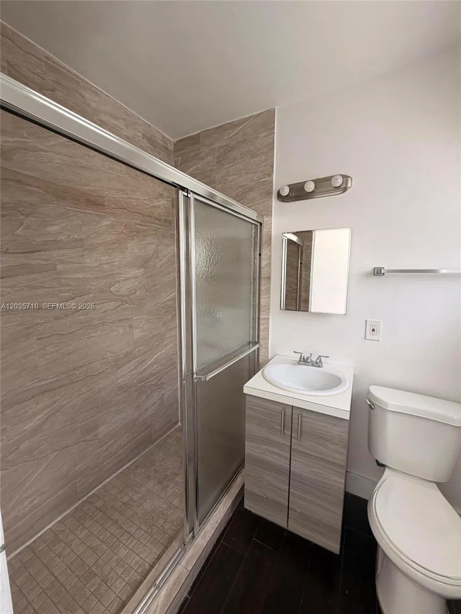 1040 NW 3rd Ave #5 Miami, FL 33136