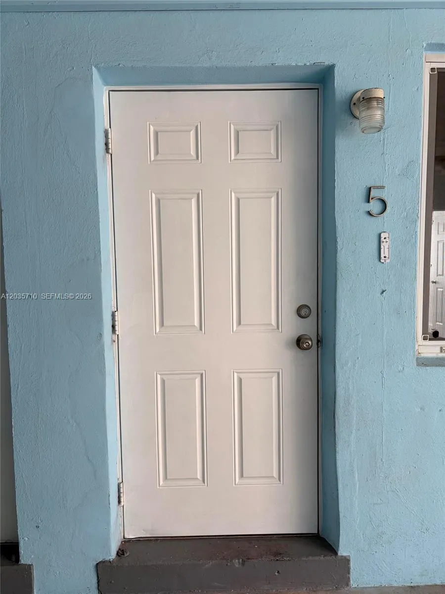 1040 NW 3rd Ave #5 Miami, FL 33136