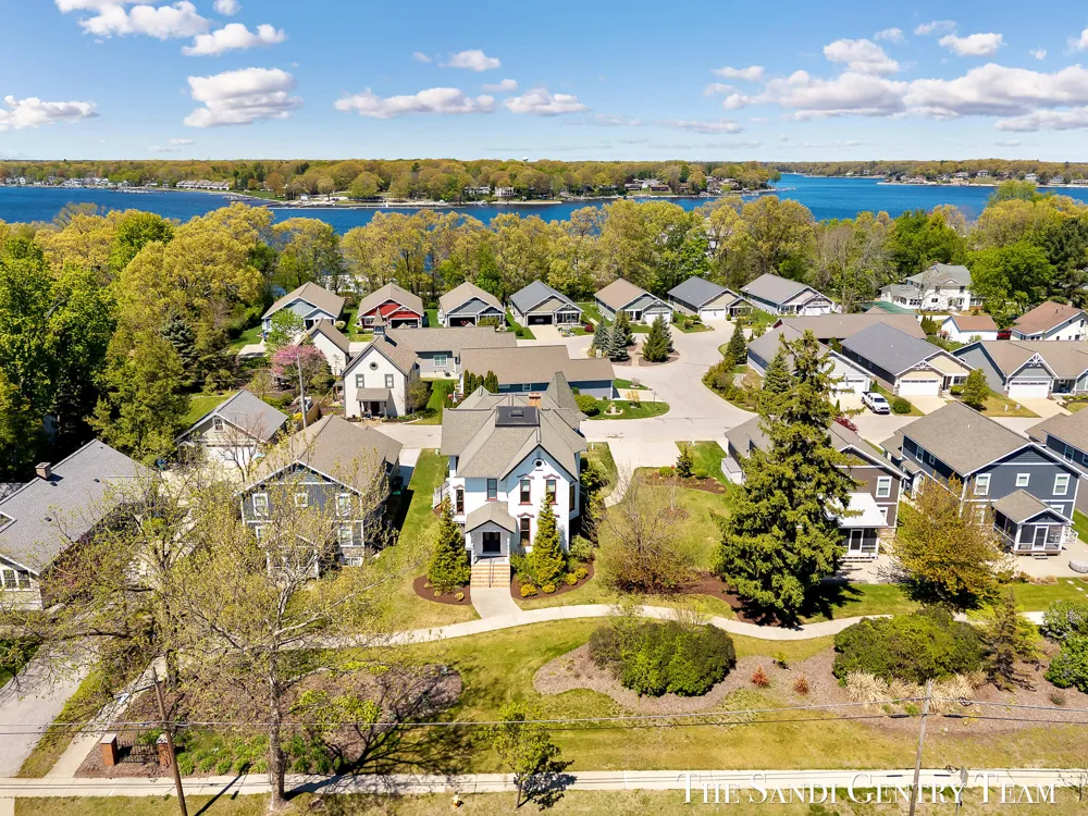 318 Rachaels Way Spring Lake Village, MI 49456
