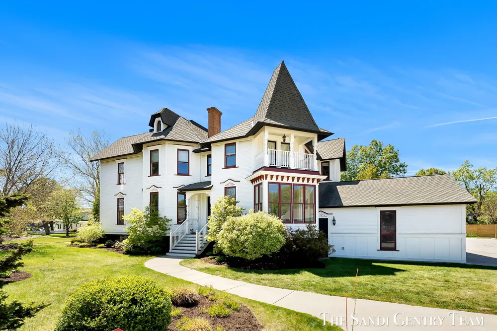 318 Rachaels Way Spring Lake Village, MI 49456