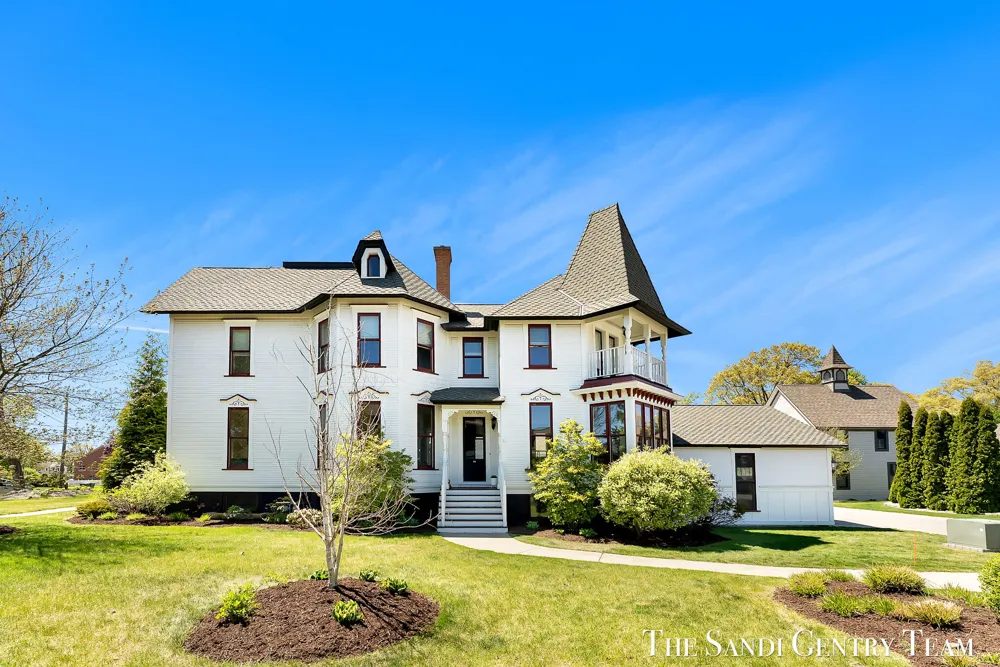 318 Rachaels Way Spring Lake Village, MI 49456