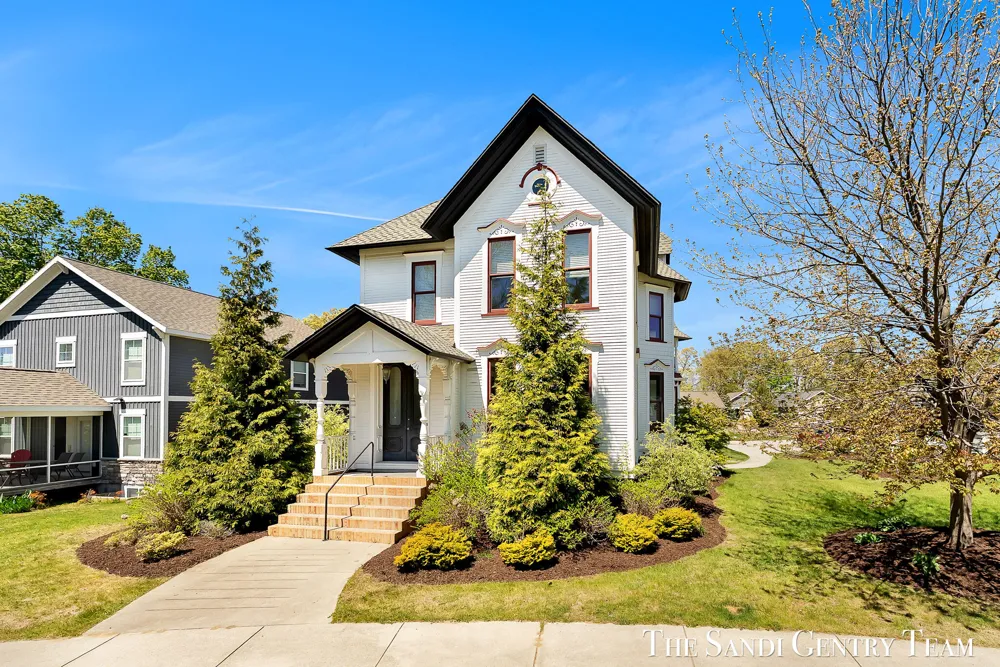 318 Rachaels Way Spring Lake Village, MI 49456